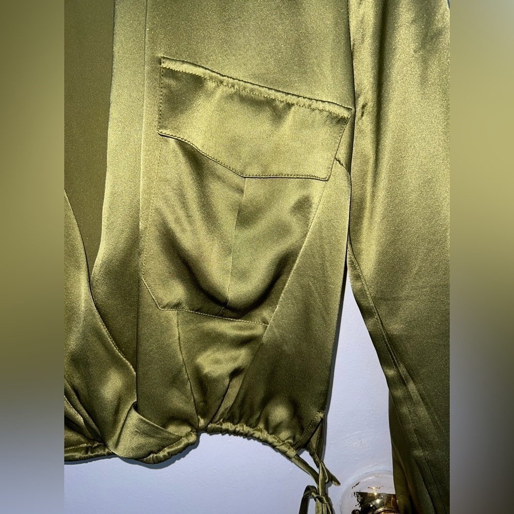 Green 100% Silk Top - Picture 7 of 12